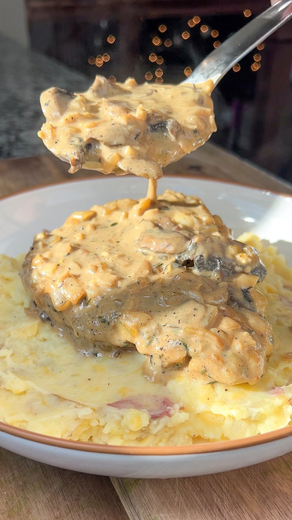 Skillet+Chicken+with+Mushrooms+and+Gravy+over+Cheesy+Mashed+PotatoesJPG